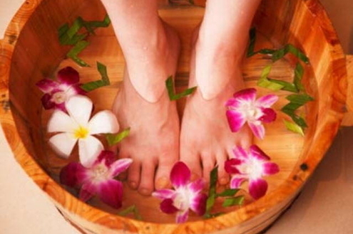 Relaxe com escalda-pés